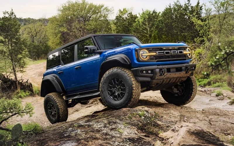 2025 Blue Ford Bronco